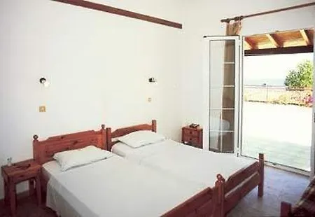 Отель Sailors Beach Apartments 2*