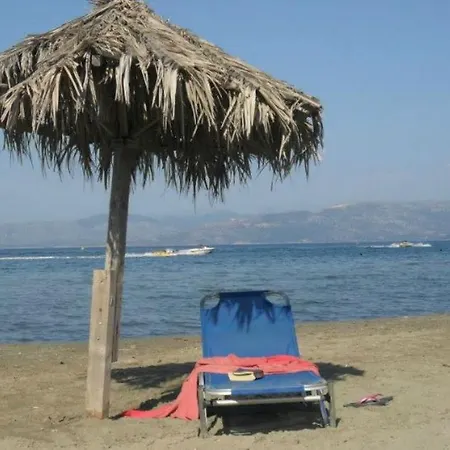Отель Sailors Beach Apartments 2*