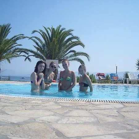 Sailors Beach Apartments Отель 2*